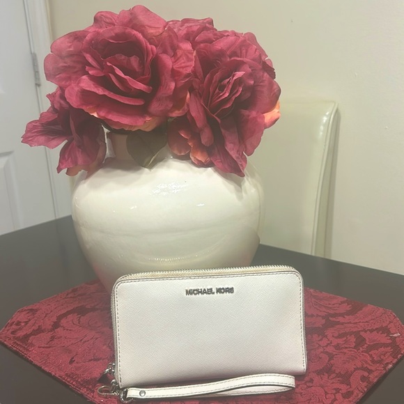 •SALE•Michael Kors Cream Wallet with a Wristlet Strap: Clean Used Condition - Picture 2 of 16